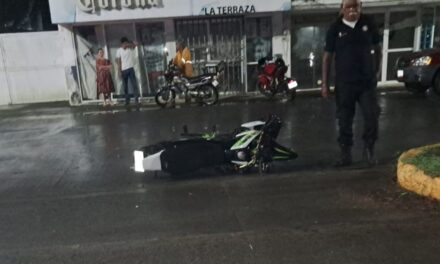 Joven motociclista lesionado en accidente sobre la Calzada