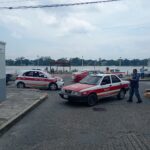 Choque entre taxis en el centro deja solo daños materiales