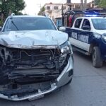 Accidente entre motocicleta y camioneta deja dos lesionados en la colonia Anáhuac