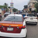 Taxi choca en el libramiento Adolfo López Mateos; saldo, daños materiales