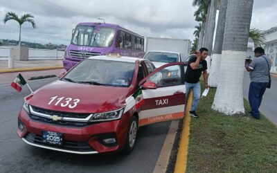 Choque en el bulevar Reyes Heroles deja una mujer lesionada