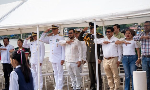 Con desfile cívico-militar se conmemoró en Tuxpan el 215 Aniversario del Inicio de la Independencia de México