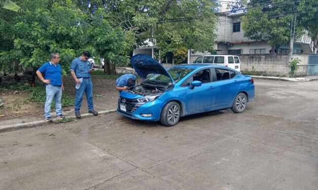 Accidente en colonia Vicente Guerrero deja vehículo resguardado