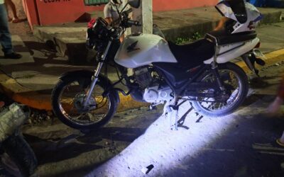 Motociclista y menor lesionados tras choque en el libramiento Adolfo López Mateos