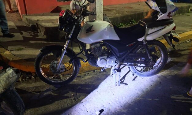 Motociclista y menor lesionados tras choque en el libramiento Adolfo López Mateos