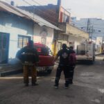 Camioneta se prende sola y termina sobre la banqueta en el Centro