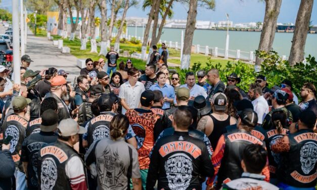 Daniel Cortina recibe en Tuxpan al grupo internacional de motociclismo AMMOT