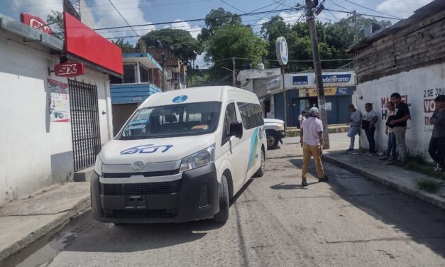 Choque entre autobús y camión de carga en la colonia Centro de Tuxpan