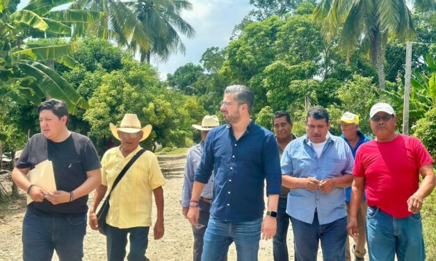 Daniel Cortina recorre Tampiquillo y Zapotalillo; compromete obras y apoyos escolares