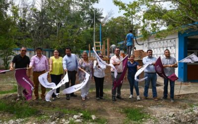 Inicia la construcción de techados en áreas de uso múltiple y cancha deportiva en el CETMAR y en la Secundaria Técnica 76