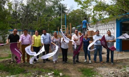 Inicia la construcción de techados en áreas de uso múltiple y cancha deportiva en el CETMAR y en la Secundaria Técnica 76