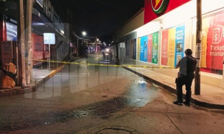 ¡Lo cazaron en pleno Centro! Sicarios en moto balean a taxista en la Fausto