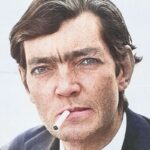 «Cuanto más inteligente es una mujer, más hermosa la veo. Me encantan las que se maquillan con el conocimiento, poesía, buena música y bellas palabras» – Julio Cortázar