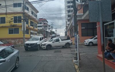 Chocan en Zapote Gordo por no respetar señalamiento de alto
