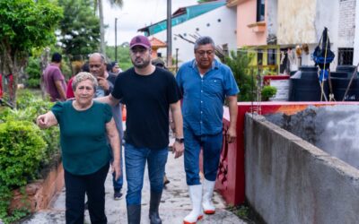 Daniel Cortina recorre zonas afectadas por las lluvias en Tuxpan: “Solo trabajando juntos podemos evitar mayores afectaciones”