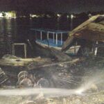 Incendio consume el paso de lanchas de Cobos en la madrugada