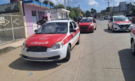 Taxista Ebrio le pega a otro Taxi en el libramiento: una persona lesionada