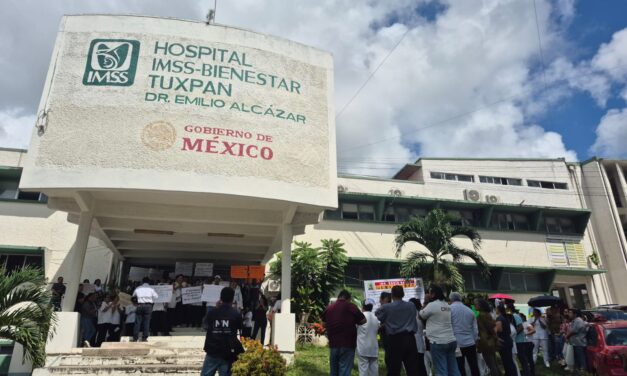 Trabajadores del Sector Salud se Manifiestan en Todo Veracruz: Exigen Igualdad Salarial y Mejores Condiciones Laborales