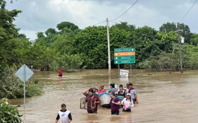 Daniel Cortina continúa brindando atención a las y los habitantes afectados por las inundaciones