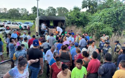 Familias damnificadas de Juana Moza recibieron paquetes alimenticios del Ayuntamiento y DIF Tuxpan