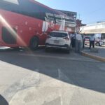 Choque entre autobús y camioneta en pleno centro de Tuxpan: sin lesionados