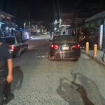 Motociclista invade carril y choca contra automóvil en la Cuitláhuac