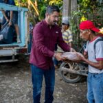 Daniel Cortina continúa entregando apoyos a familias afectadas en Higueral e Infonavit CANACO
