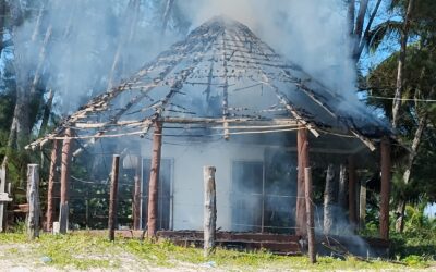 Palapa se incendia en Barra Galindo: presunto corto circuito en la caja de fusibles