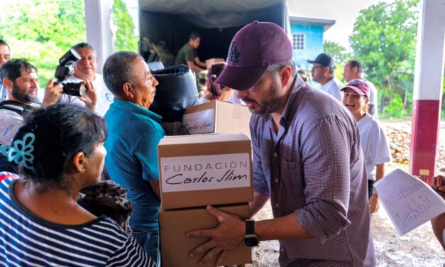 Sin descanso por la gente: Daniel Cortina continúa apoyando a familias damnificadas en Tuxpan