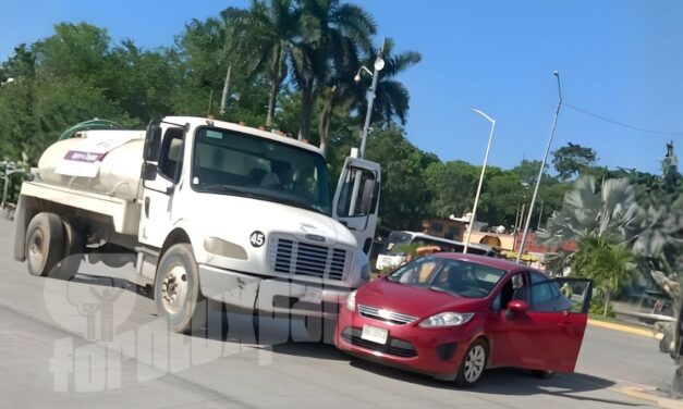 Choque en la “Y Griega”: pipa de agua y compacto colisionan sin lesionad