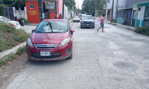 Choque en la Anáhuac deja solo daños materiales