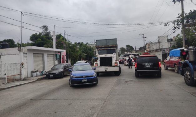 Choque en el libramiento López Mateos deja daños materiales durante el Frente Frío No. 11