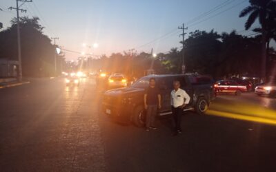 Choque en el Infonavit Tenechaco: conductor invade carril y causa accidente, sin lesionados