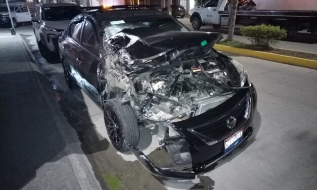 La estrelló “a balón parado” contra el portón de una privada en Cabo Alto