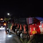 Pipa de TOMZA se vuelca en la carretera Tuxpan–Cazones; no hubo lesionados