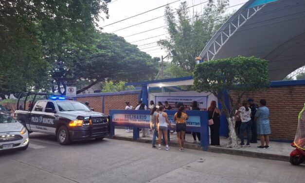 ¡Increíble, pero cierto! Padres de familia protestan por “inclemencias del tiempo” en la primaria Belisario Domínguez