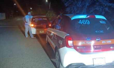 ¡TAXI CONTRA TAXI! MANIOBRA DE REVERSA TERMINA EN CHOQUE ENTRE LAS UNIDADES 1128 Y 496