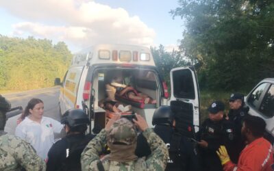 DOS HOMBRES RESULTAN HERIDOS TRAS VOLCADURA EN BARRANCO EN LA CARRETERA TUXPAN–TAMPICO