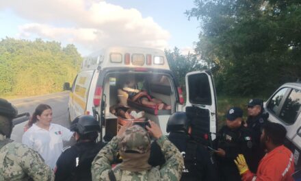 DOS HOMBRES RESULTAN HERIDOS TRAS VOLCADURA EN BARRANCO EN LA CARRETERA TUXPAN–TAMPICO