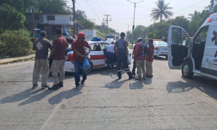 Choque entre taxi y automóvil particular deja lesionados en el libramiento Adolfo López Mateos