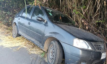 Vehículo pierde el control y sale del camino en la carretera Tuxpan–Tamiahua