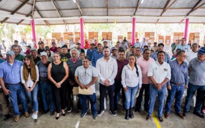 Daniel Cortina respalda a productores de miel en la zona norte