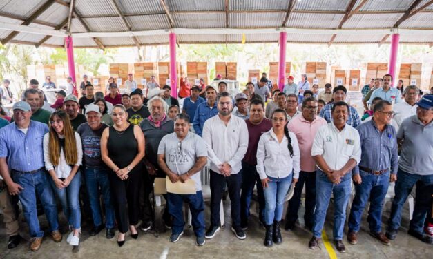 Daniel Cortina respalda a productores de miel en la zona norte