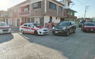 Taxi Vs Equinox en el centro