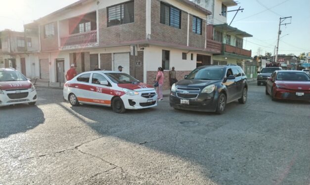 Taxi Vs Equinox en el centro