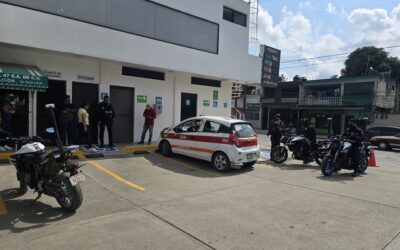 Taxista muere dentro de su unidad en gasolinera del Libramiento