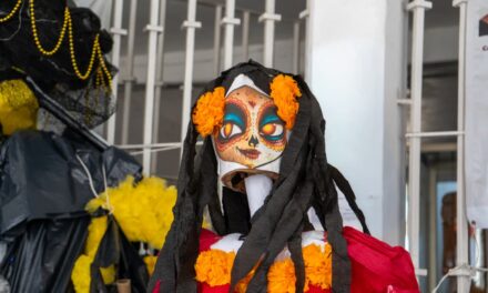 Exitosa expo-venta de artículos elaborados con listón y cartón, en el marco de las Jornadas Multidisciplinarias de la sindicatura única