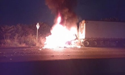 Se incendió un Trailer en la Tuxpan-Tampico