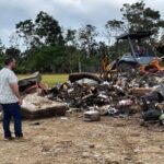 Este domingo el Ayuntamiento de Tuxpan trabajó en la limpieza y retiro de toneladas de basura en comunidades afectadas por la inundación.