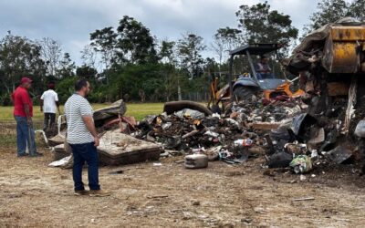 Este domingo el Ayuntamiento de Tuxpan trabajó en la limpieza y retiro de toneladas de basura en comunidades afectadas por la inundación.